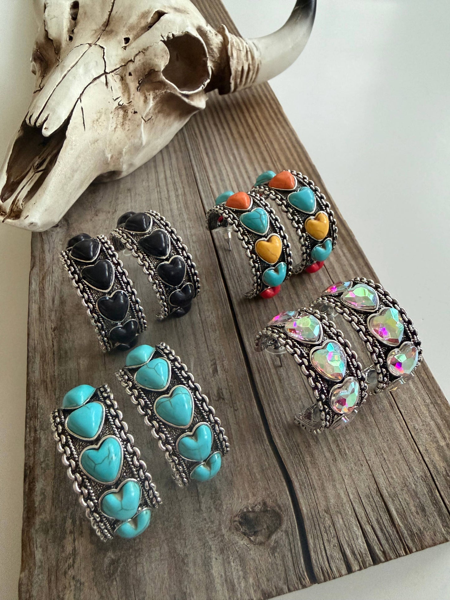 1.50“ Western Style Heart Stone Open Hoop Earrings 